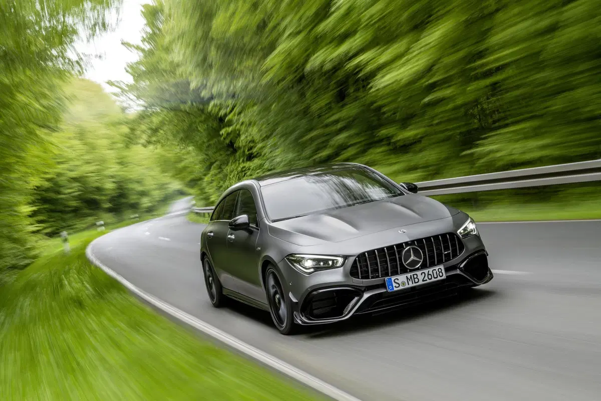 Mercedes-AMG CLA 45 S: 421 CV anche per la Shooting Brake (9)