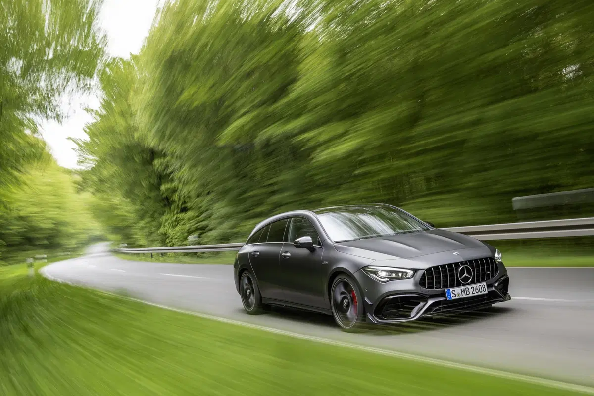 Mercedes-AMG CLA 45 S: 421 CV anche per la Shooting Brake (20)