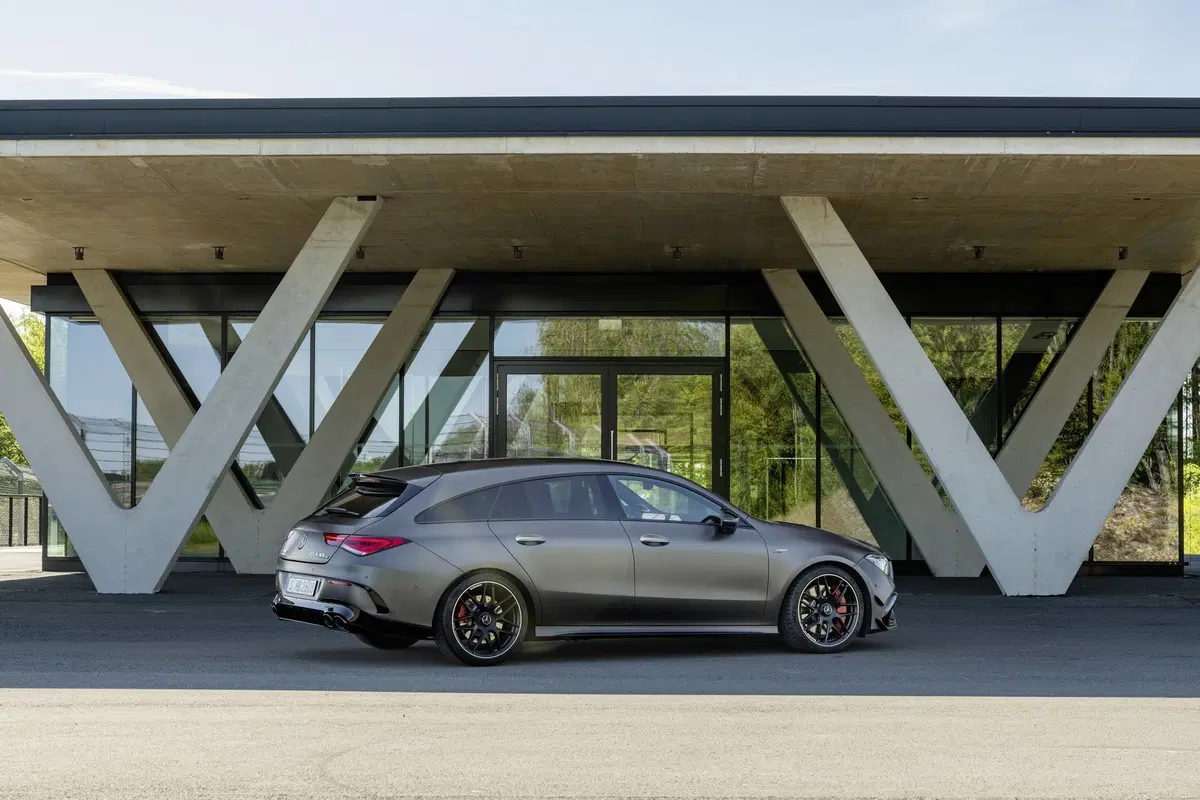 Mercedes-AMG CLA 45 S: 421 CV anche per la Shooting Brake (8)