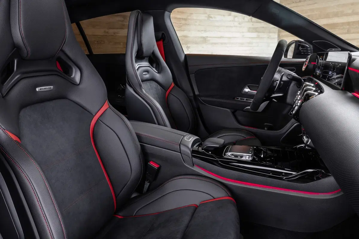Mercedes-AMG CLA 45 S: 421 CV anche per la Shooting Brake (10)