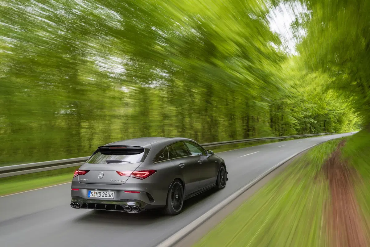 Mercedes-AMG CLA 45 S: 421 CV anche per la Shooting Brake (22)