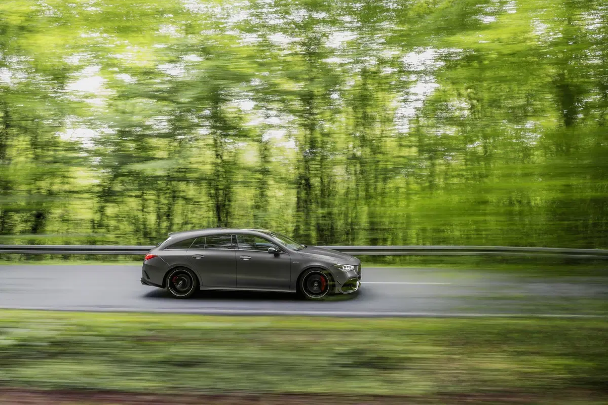 Mercedes-AMG CLA 45 S: 421 CV anche per la Shooting Brake (16)