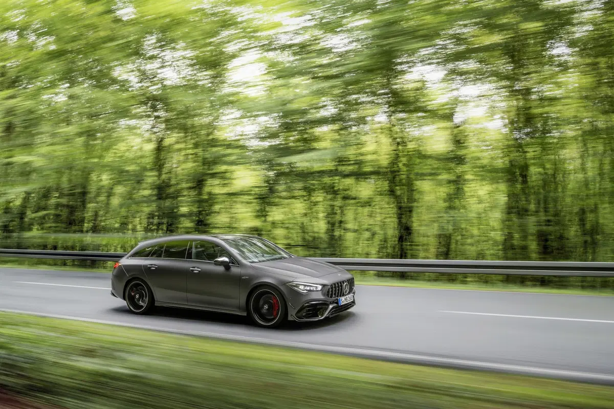 Mercedes-AMG CLA 45 S: 421 CV anche per la Shooting Brake (23)