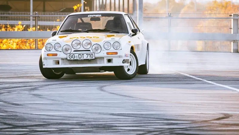 Opel: 120 anni di storia e auto in video
