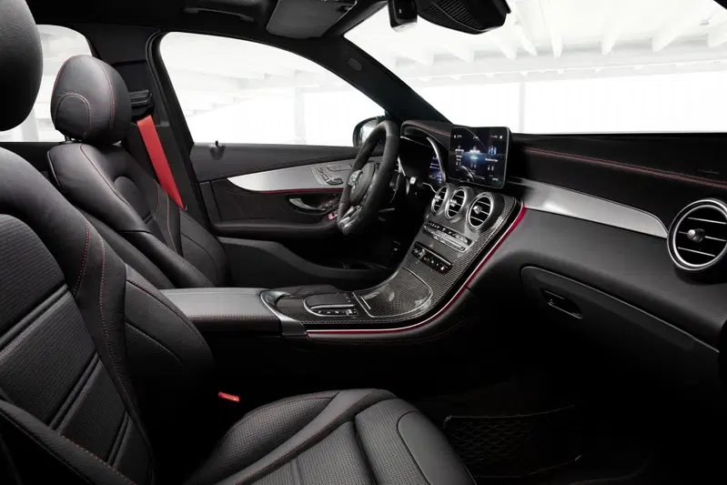 L'abitacolo del nuovo SUV Mercedes-AMG GLC 43