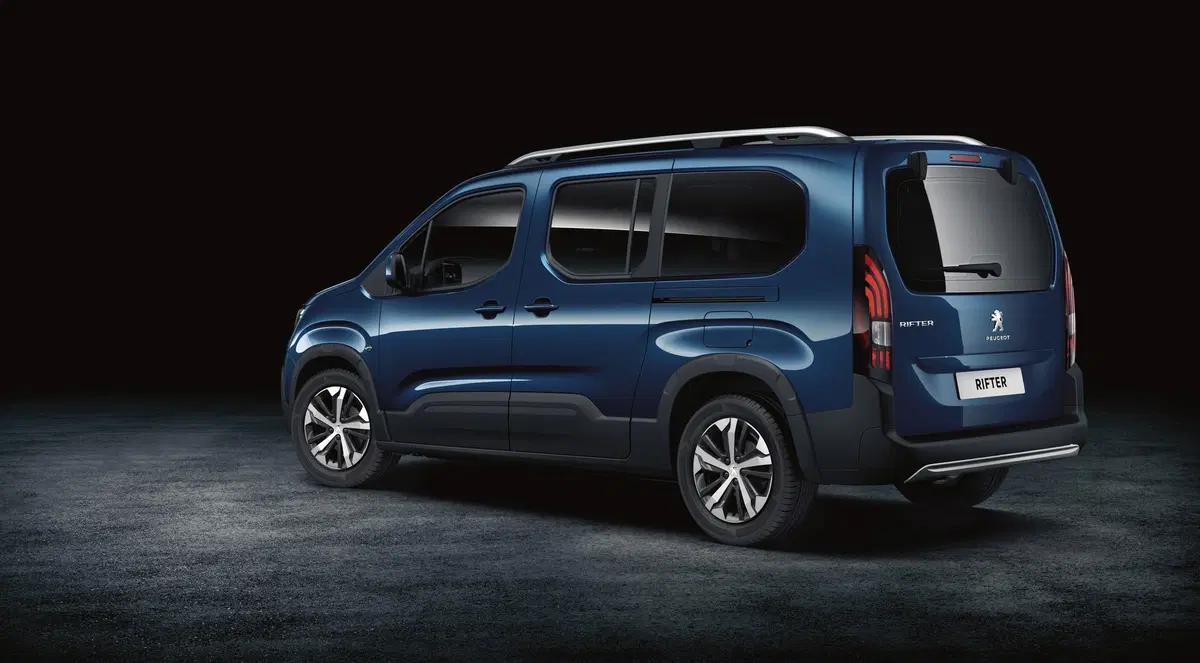 Peugeot Rifter: arriva il benzina 130 CV con l’automatico EAT8 (4)