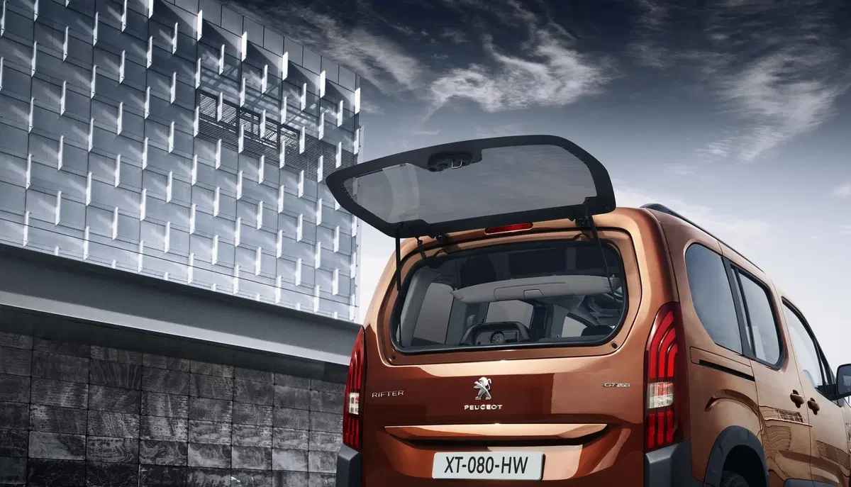 Peugeot Rifter: arriva il benzina 130 CV con l’automatico EAT8 (5)