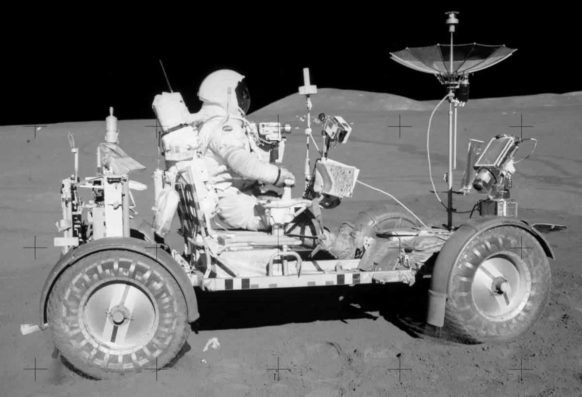 A piedi sulla Luna? No grazie, meglio l’automobile (5)
