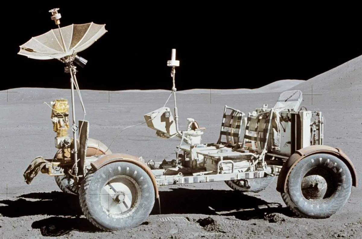 A piedi sulla Luna? No grazie, meglio l’automobile (6)