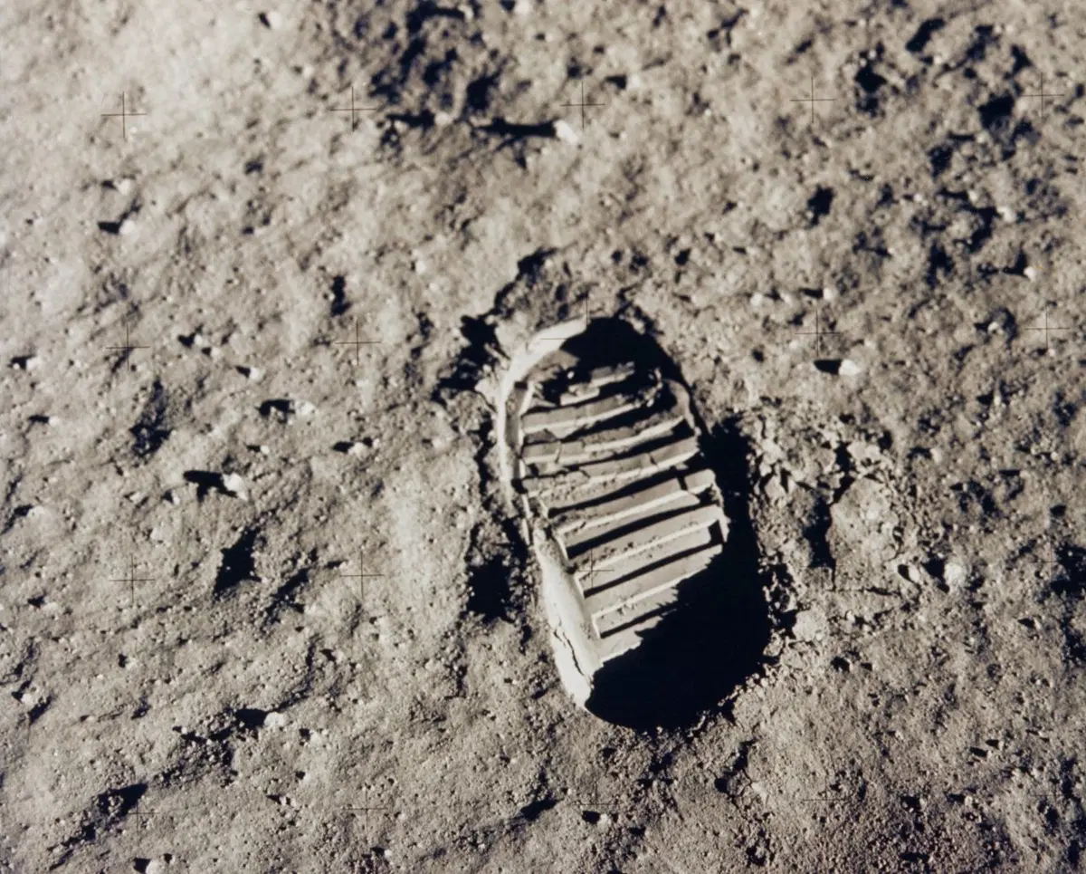 A piedi sulla Luna? No grazie, meglio l’automobile (16)