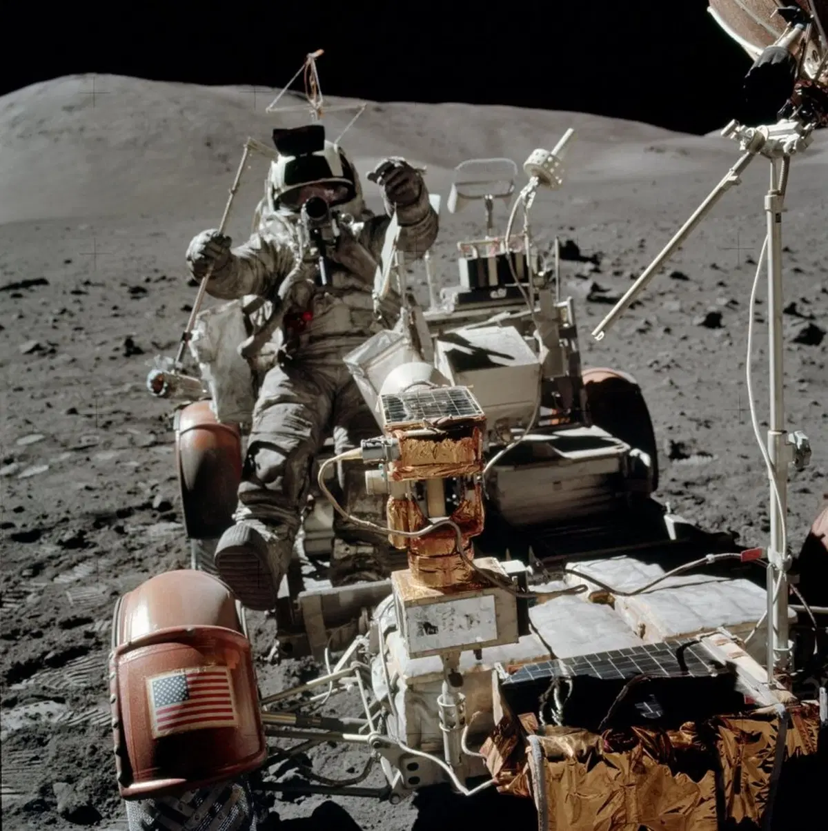 A piedi sulla Luna? No grazie, meglio l’automobile (18)