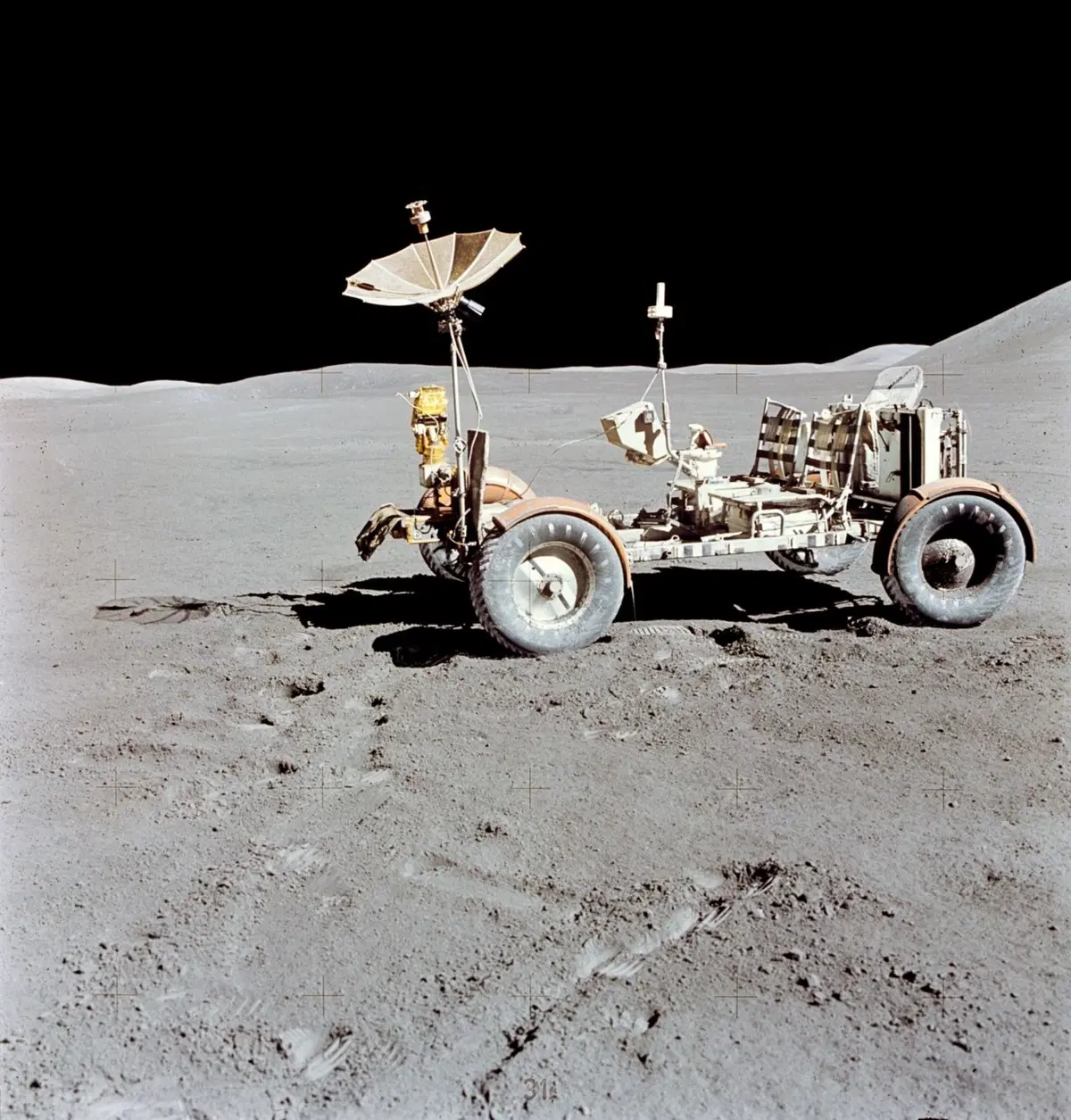 A piedi sulla Luna? No grazie, meglio l’automobile (21)