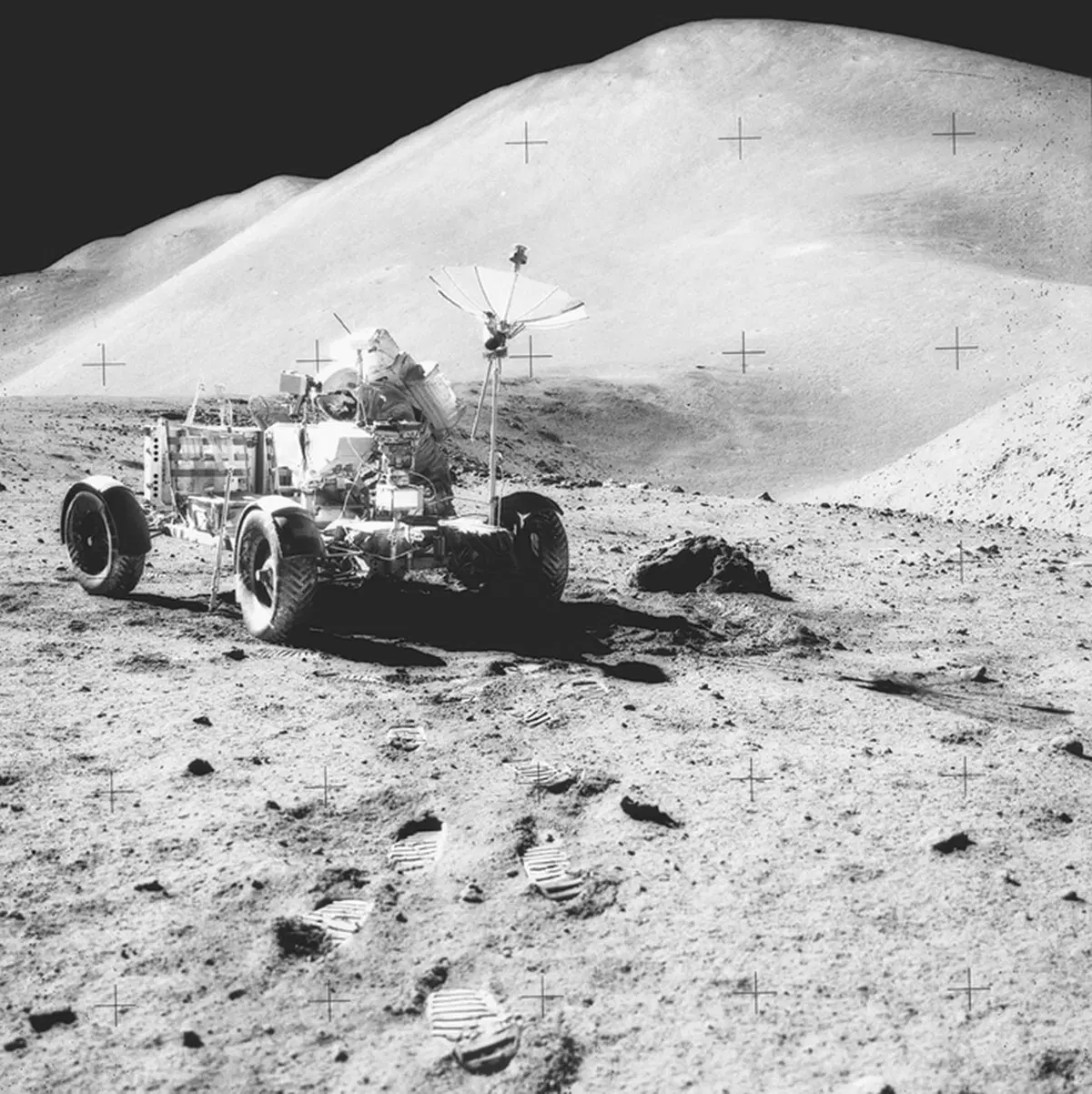 A piedi sulla Luna? No grazie, meglio l’automobile (23)