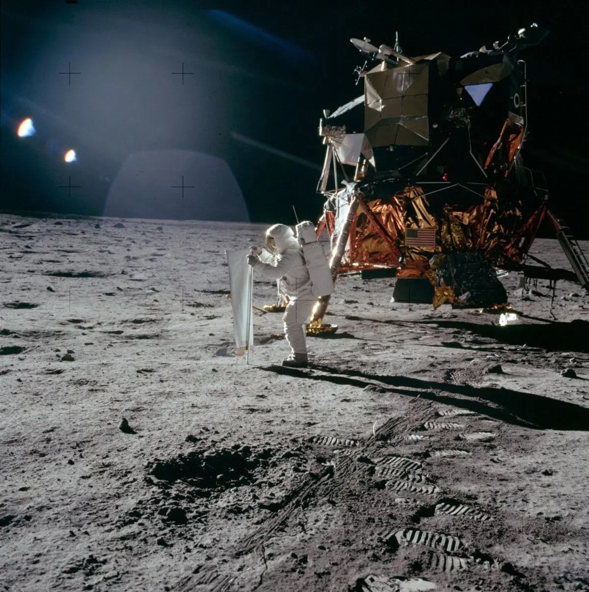 A piedi sulla Luna? No grazie, meglio l’automobile (25)