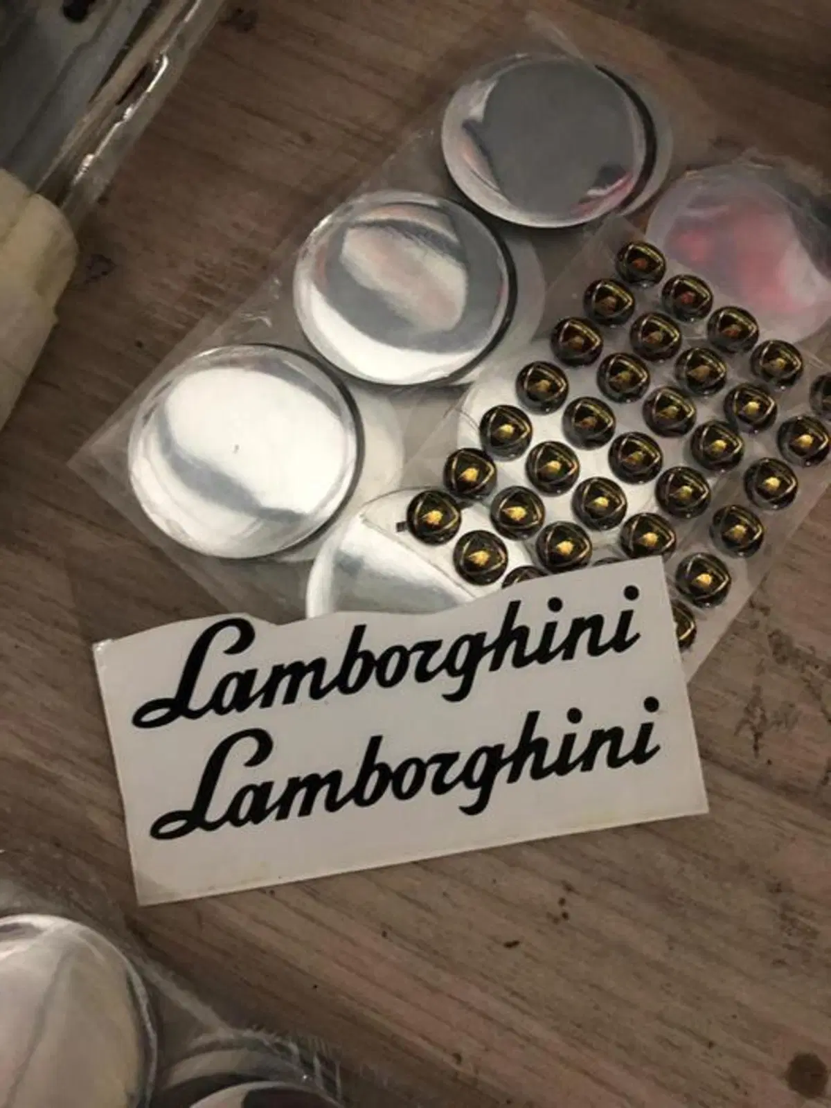 Scoperta fabbrica di false Ferrari e Lamborghini (7)