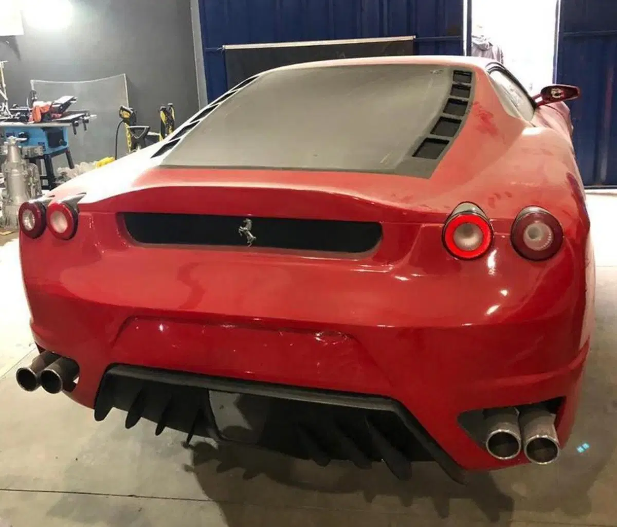 Scoperta fabbrica di false Ferrari e Lamborghini (2)