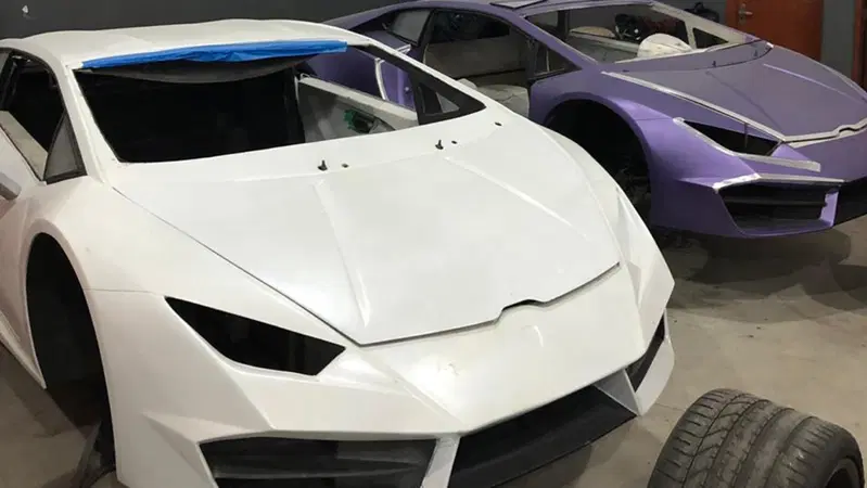 Scoperta fabbrica di false Ferrari e Lamborghini
