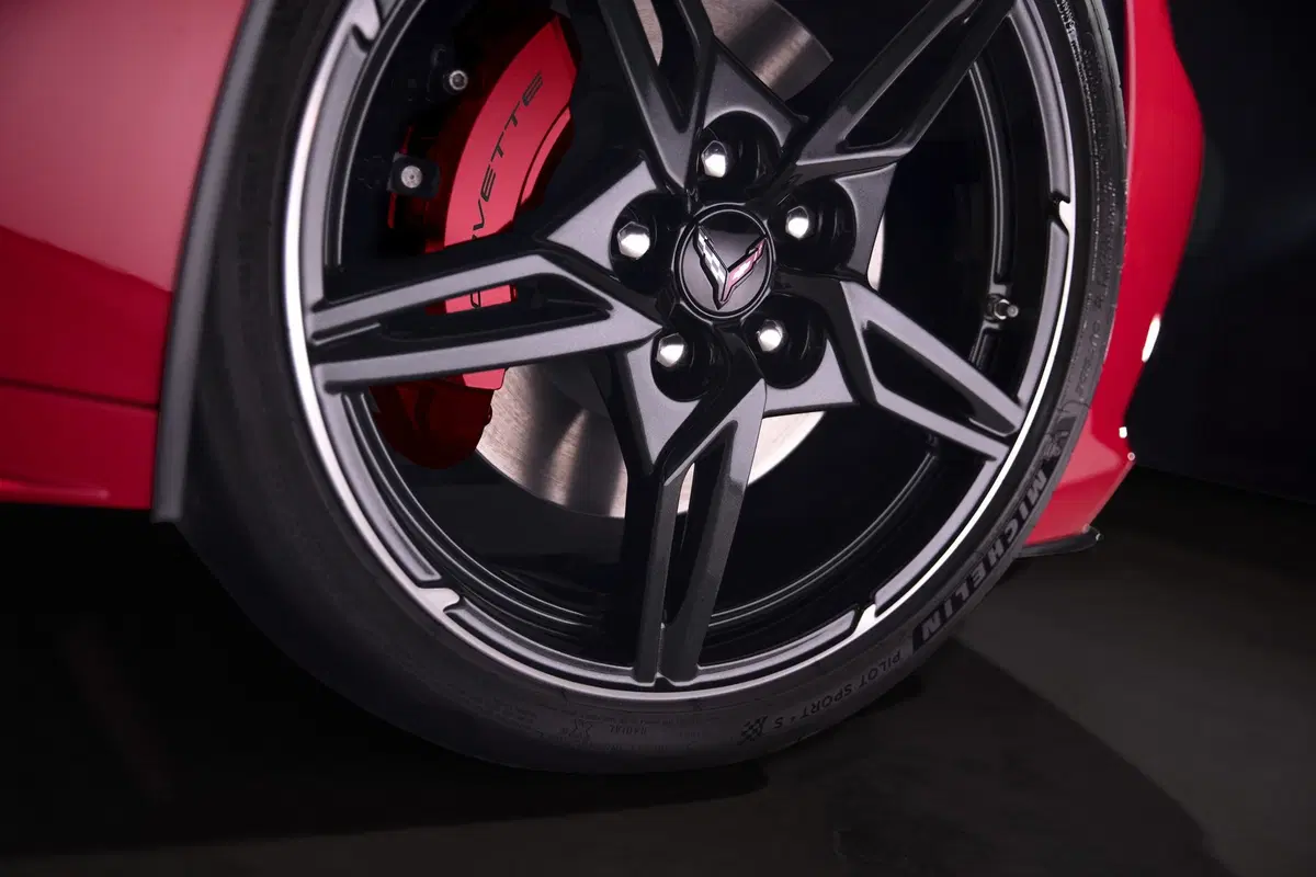 Corvette Stingray 2020: foto e dati della prima con il motore centrale (3)