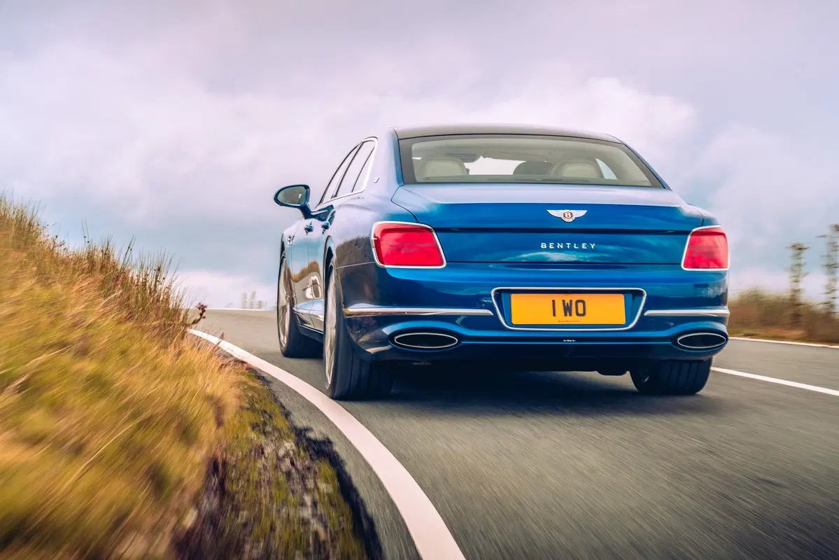 Bentley Flying Spur First Edition: infinite personalizzazioni (2)