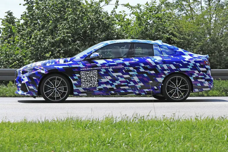 Il profilo laterale della BMW Serie 2 Gran Coup&eacute;