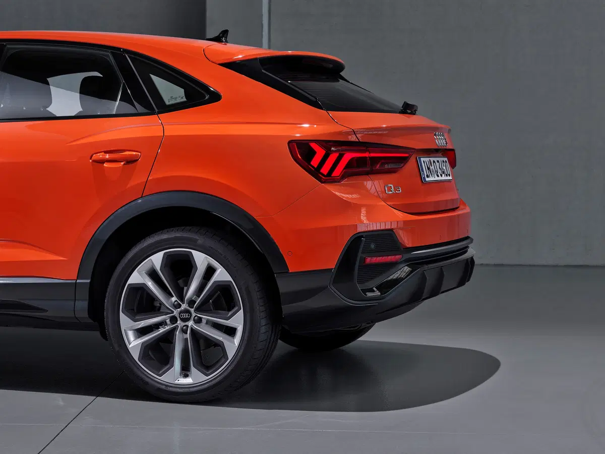 Audi Q3 Sportback, svelato il SUV coupé dei Quattro Anelli (2)