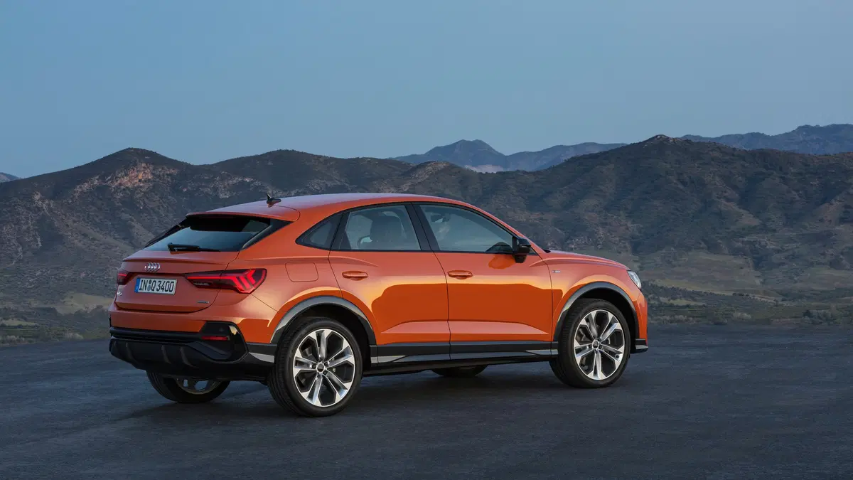 Audi Q3 Sportback, svelato il SUV coupé dei Quattro Anelli (15)