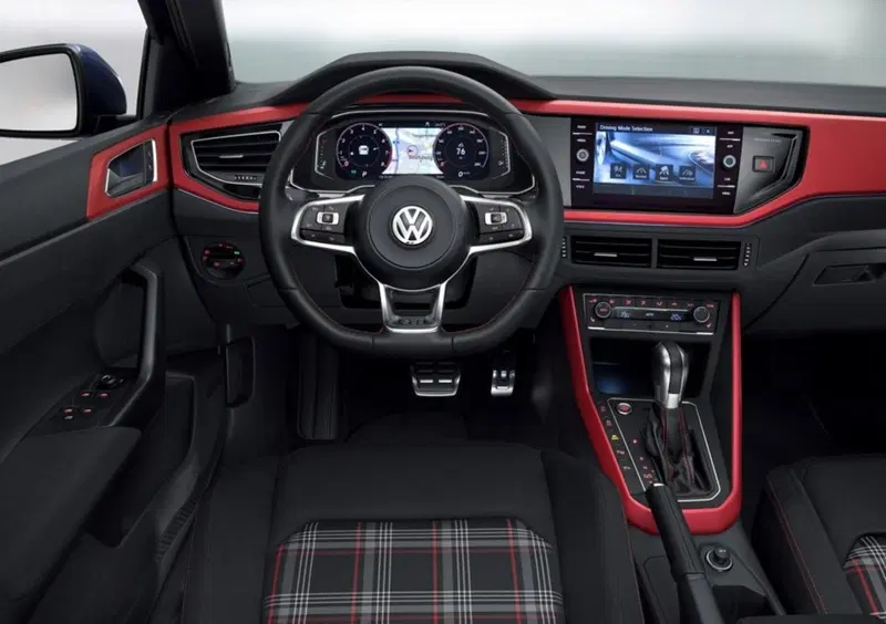 Volkswagen Polo (2017-->>) (41)