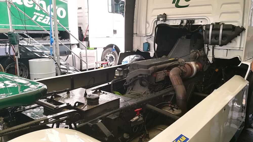 Il motore dei camion del FIA ETRC &egrave; posizionato dietro alla cabina per migliorare la distribuzione dei pesi