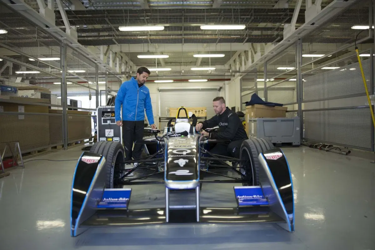 Formula E: lo stuntman che rischia la vita [Video] (12)