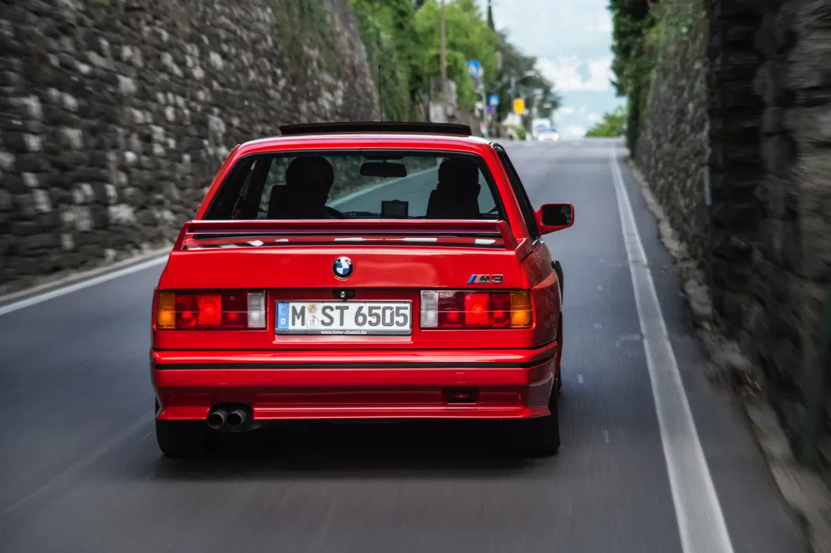 Buon compleanno SZ: trenta anni dalla nascita della rara Alfa Romeo coupé (6)