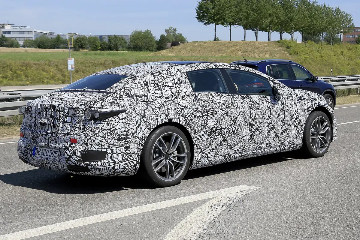 Mercedes EQS, le foto spia  (5)