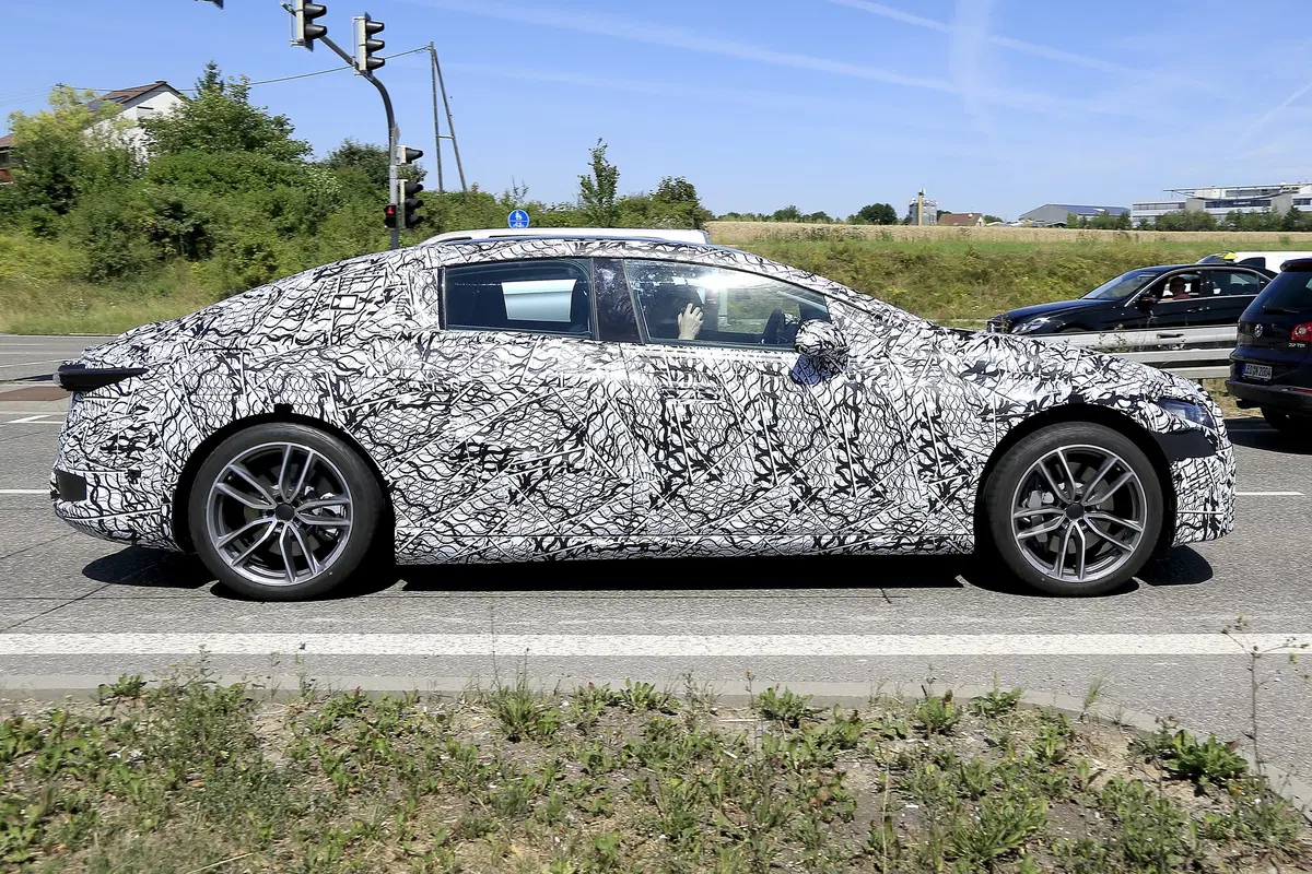 Mercedes EQS, le foto spia  (12)