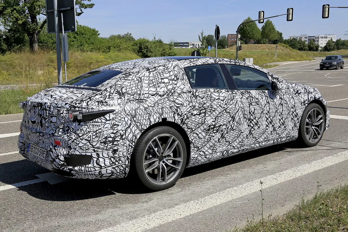 Mercedes EQS, le foto spia  (14)