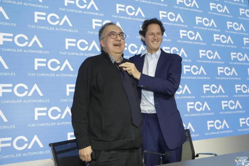 Elkann e Marchionne scherzano all'ultima assemblea nel 2018
