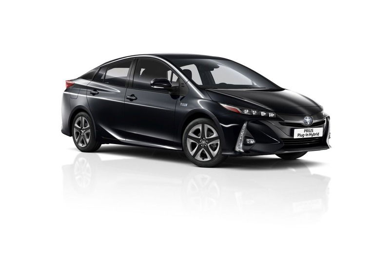 Toyota Prius Plug-In, ora ha 5 posti