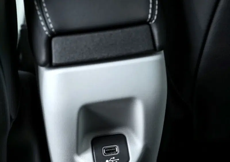 Jeep Renegade (2014-->>) (18)