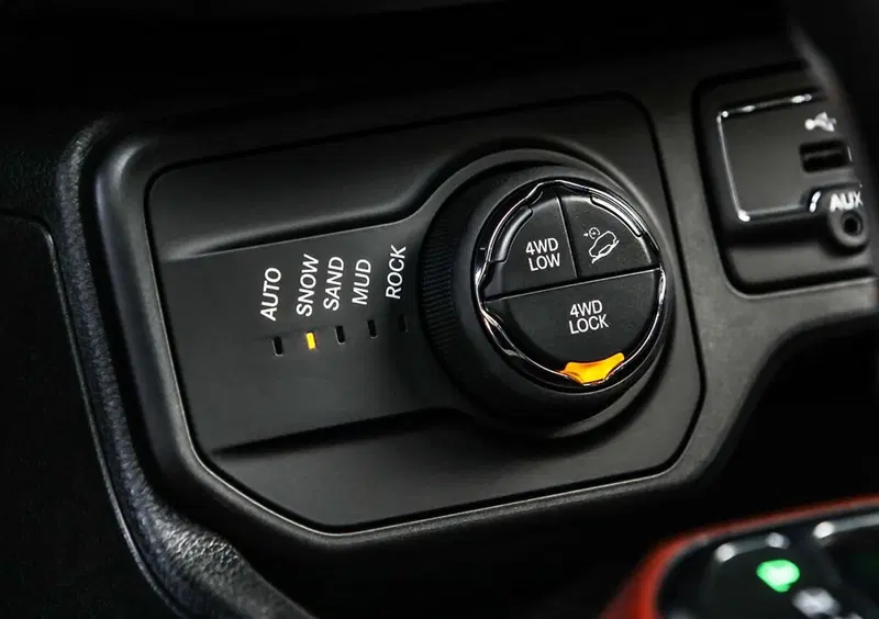 Jeep Renegade (2014-->>) (23)