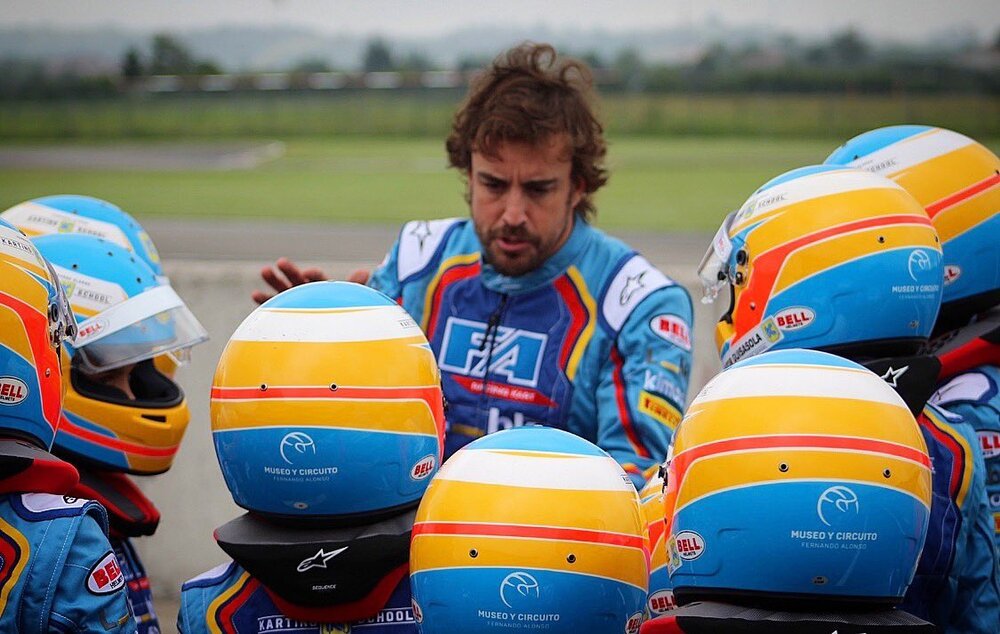 Alonso gestisce anche una scuola di Kart, molto difficile che un suo alunno vinca quanto ha vinto lui in categorie diverse
