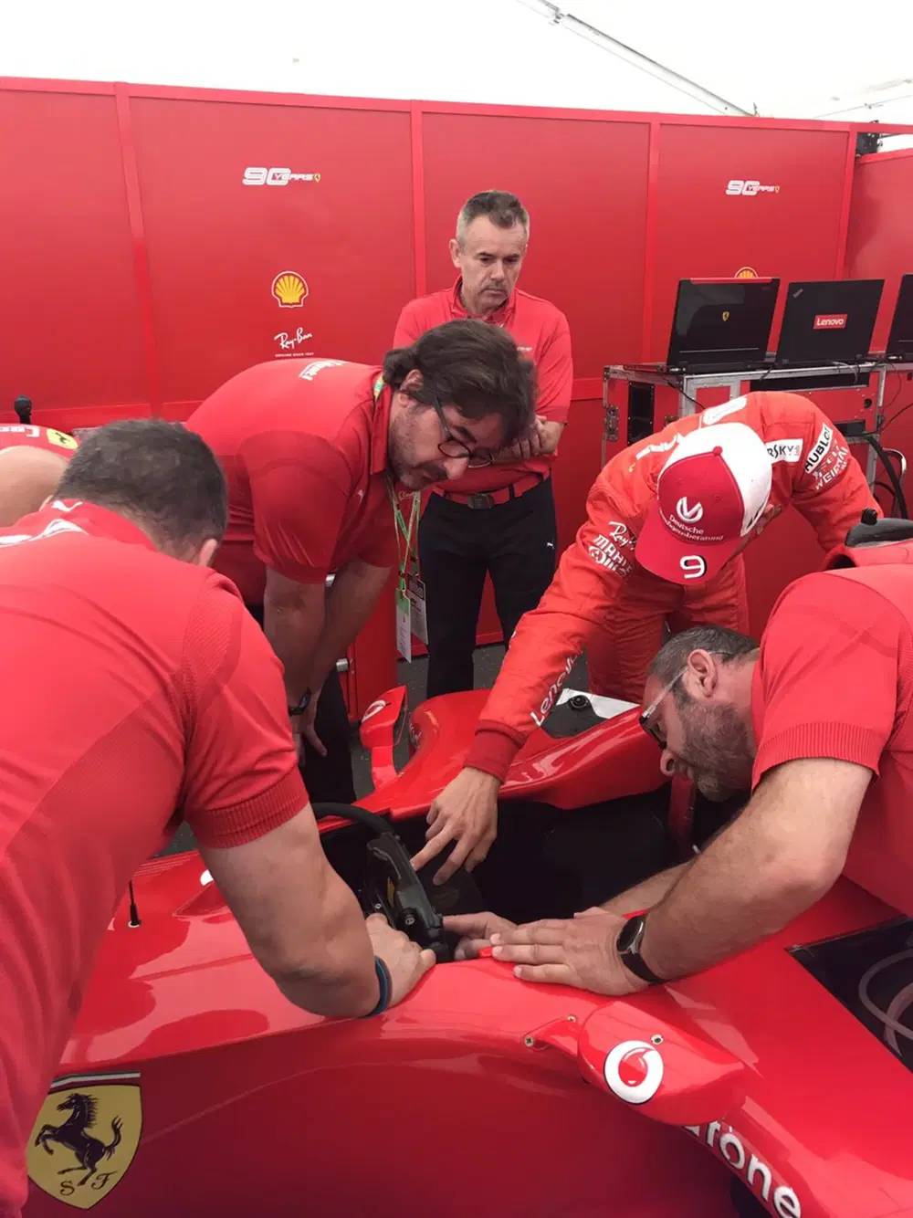 Mick ai box Ferrari con le rosse del 2004, una l'aveva distrutta pap&agrave; in gara....