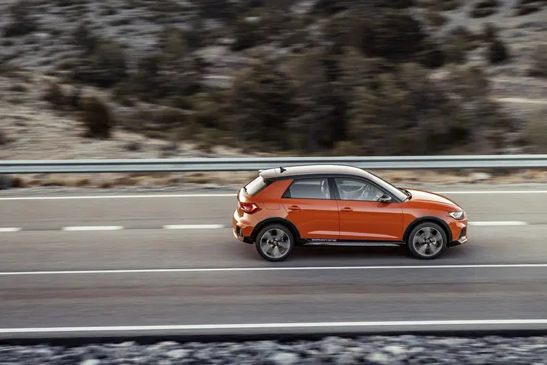 Rispetto all'Audi A1, la luce a terra &egrave; stata aumentata di 4 cm