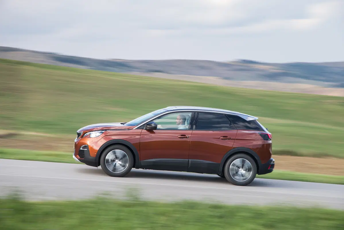 Peugeot 3008 Hybrid 225 e-EAT8 Allure (24)