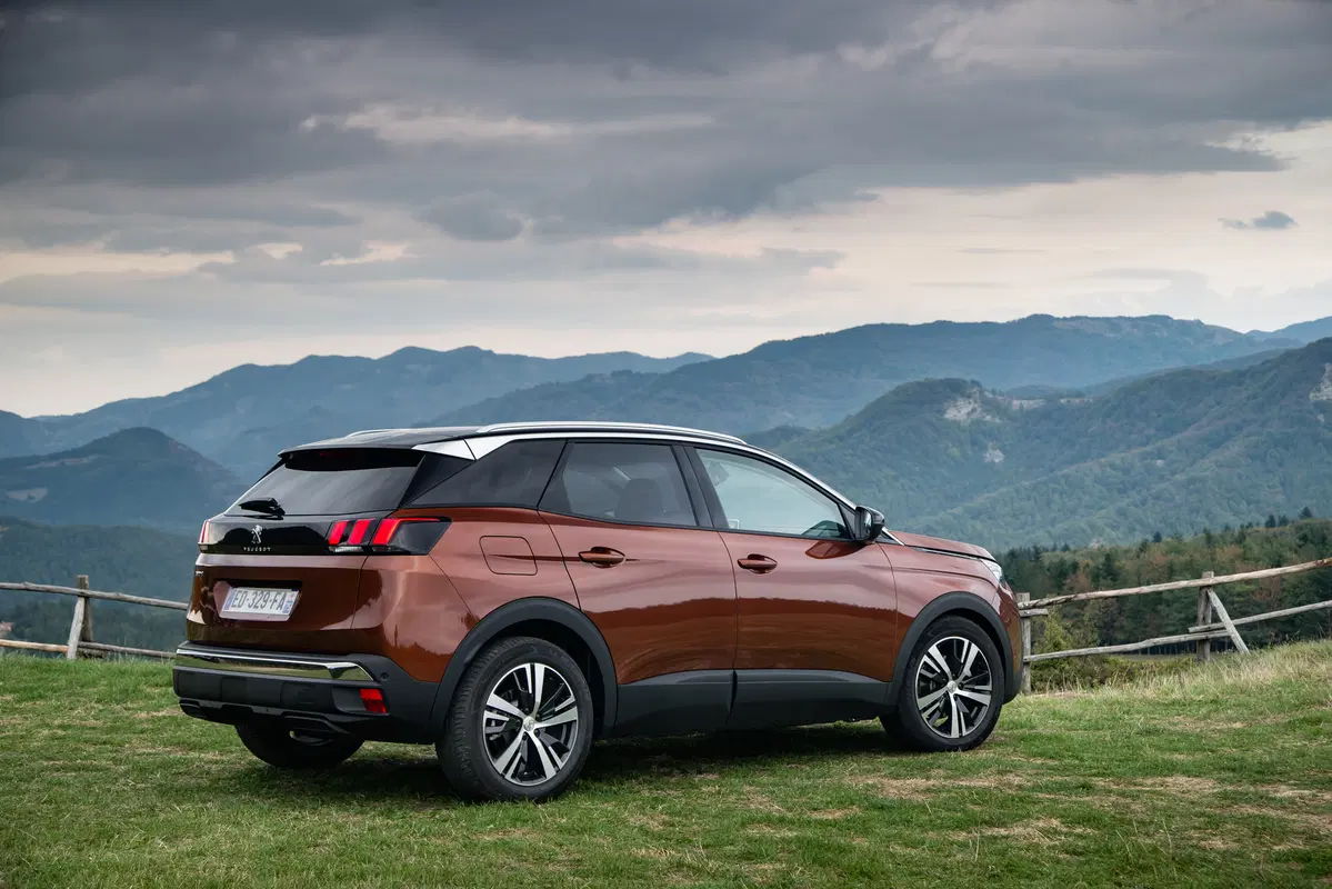 Peugeot 3008 Hybrid 225 e-EAT8 Allure (26)