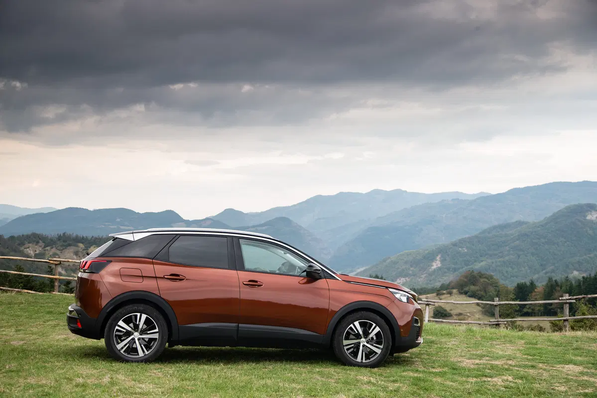 Peugeot 3008 Hybrid 225 e-EAT8 Allure (31)