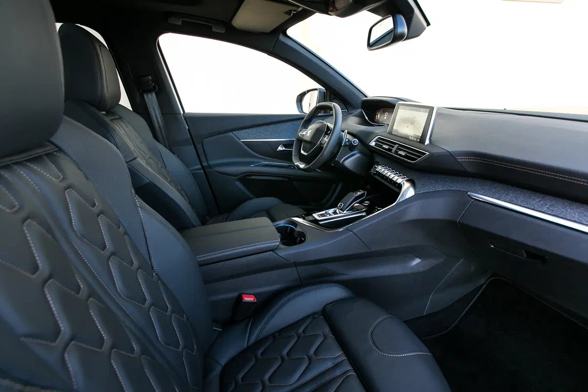 Peugeot 3008 Hybrid 225 e-EAT8 Allure (34)