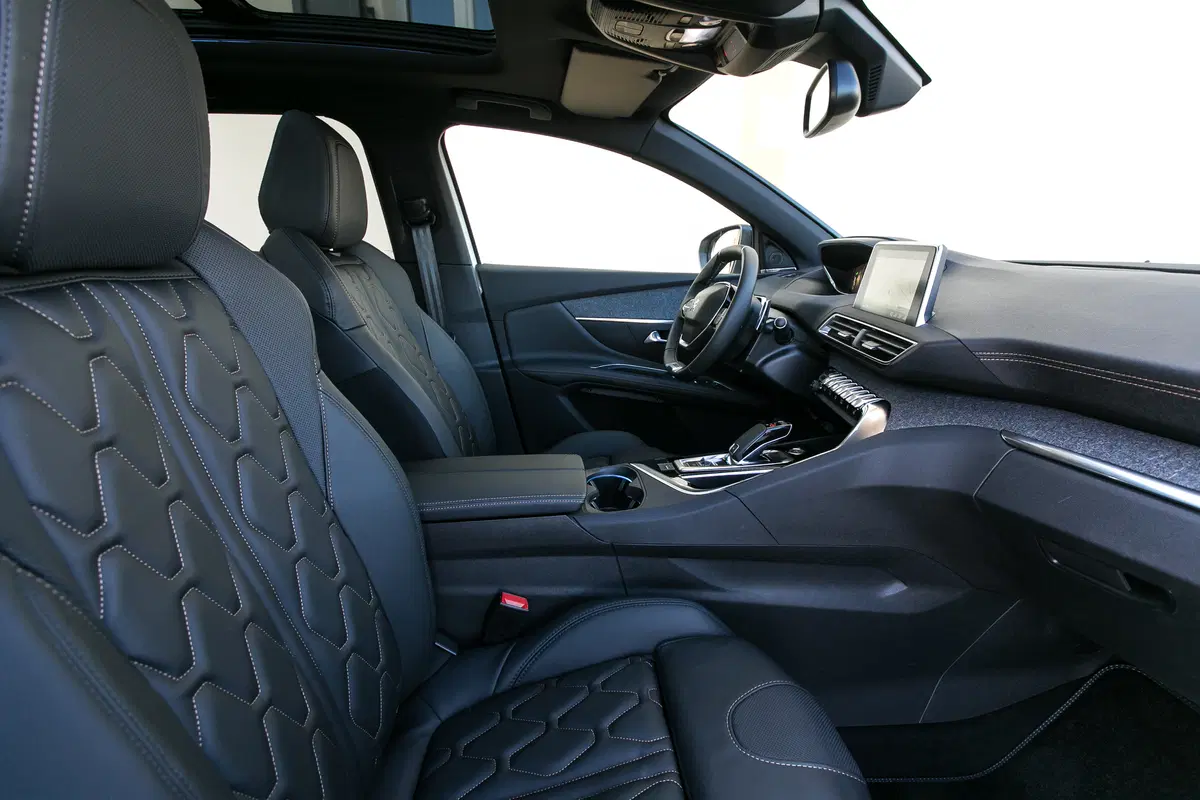 Peugeot 3008 Hybrid 225 e-EAT8 Allure (38)