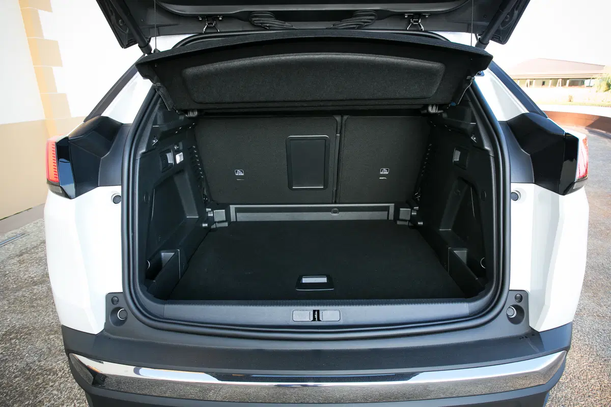 Peugeot 3008 Hybrid 225 e-EAT8 Allure (36)