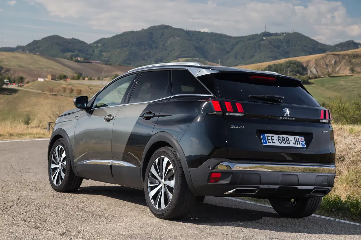 Peugeot 3008 Hybrid 225 e-EAT8 Allure (32)