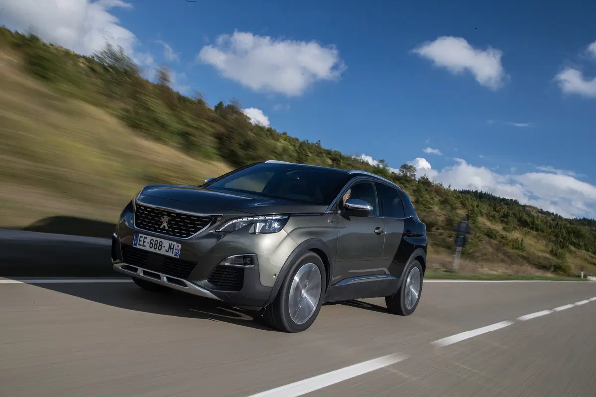 Peugeot 3008 Hybrid 225 e-EAT8 Allure (46)