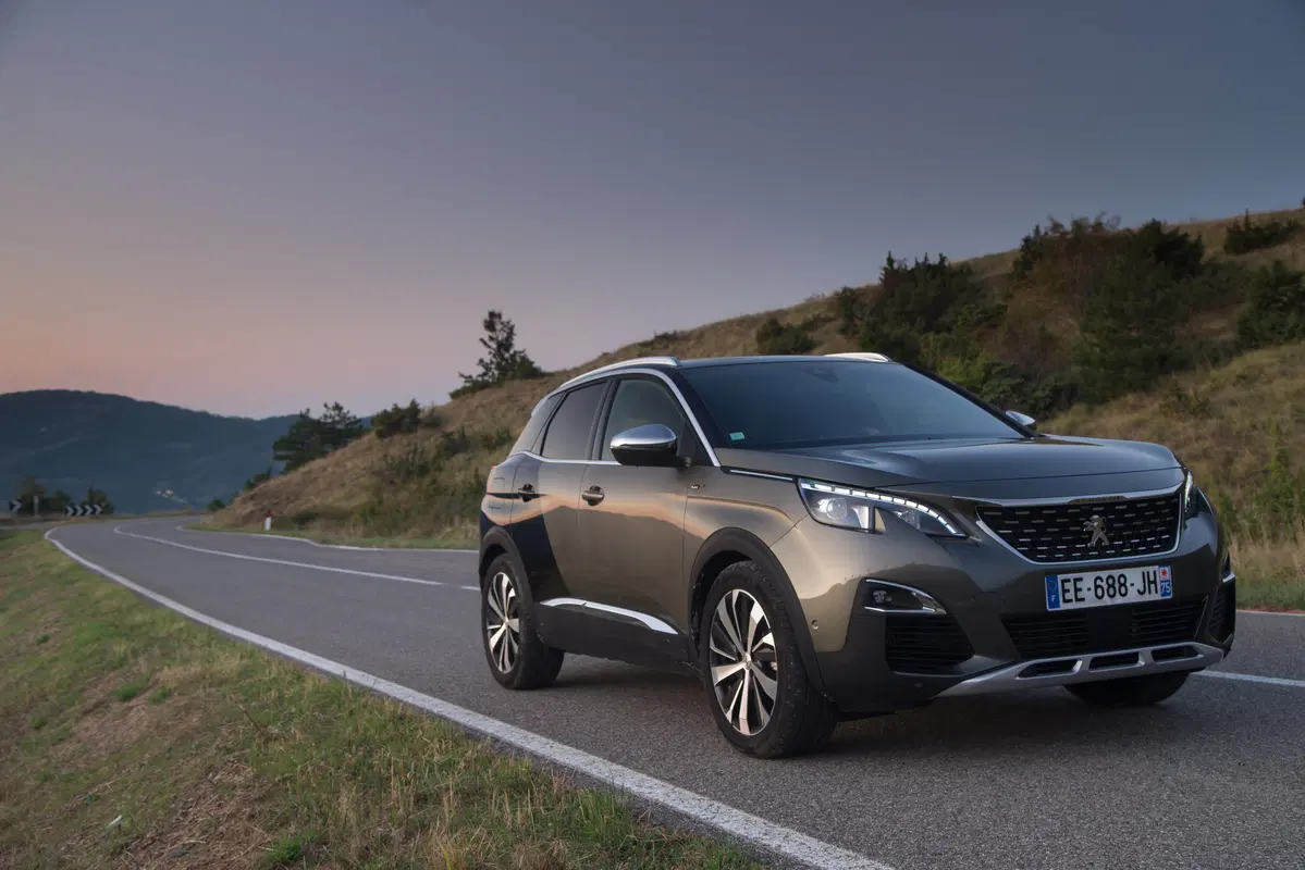 Peugeot 3008 Hybrid 225 e-EAT8 Allure (48)