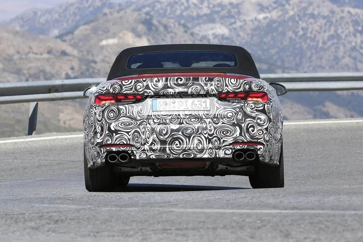 Audi S5: restyling alle porte per la Fastback e la Cabrio (9)